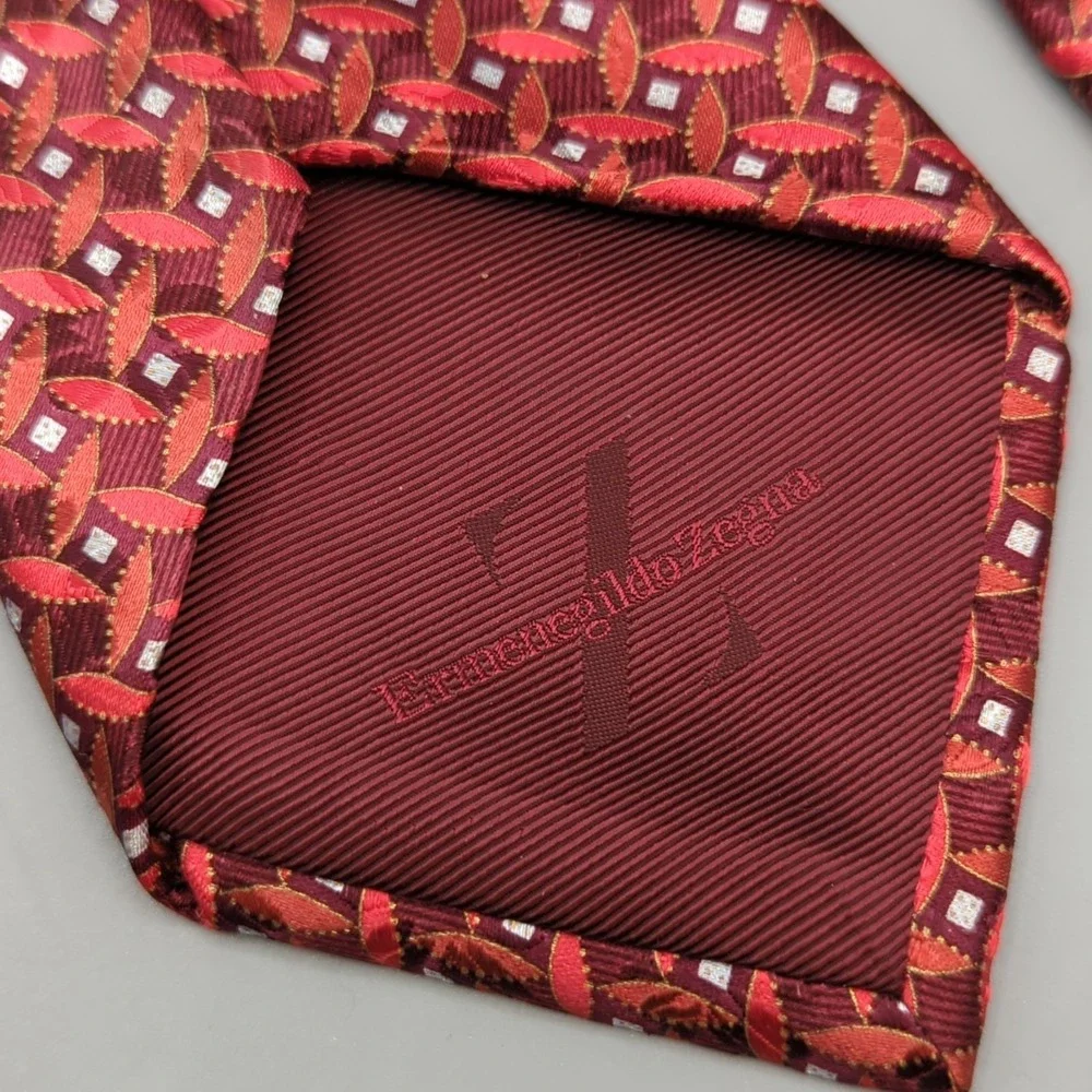 Ermenegildo Zegna 100% Silk Tie Burgundy Red Geometric Made in Italy 60